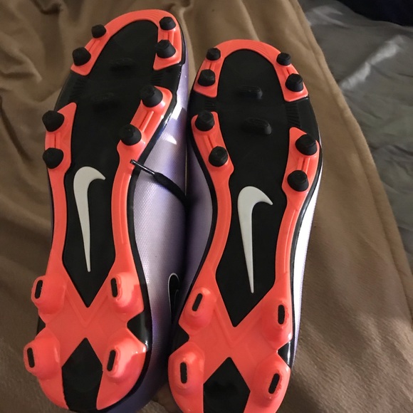 MEN SOCCER CLEATS - Picture 2 of 5